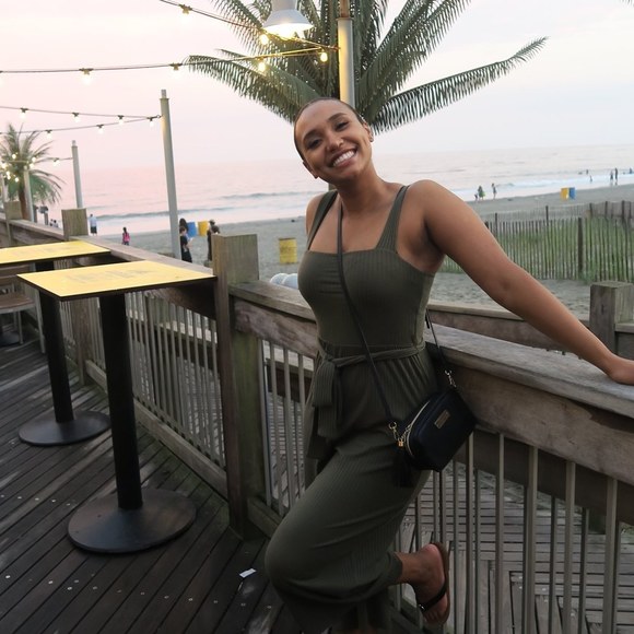 Meet your Posher, Patrisia - Picture 1 of 1